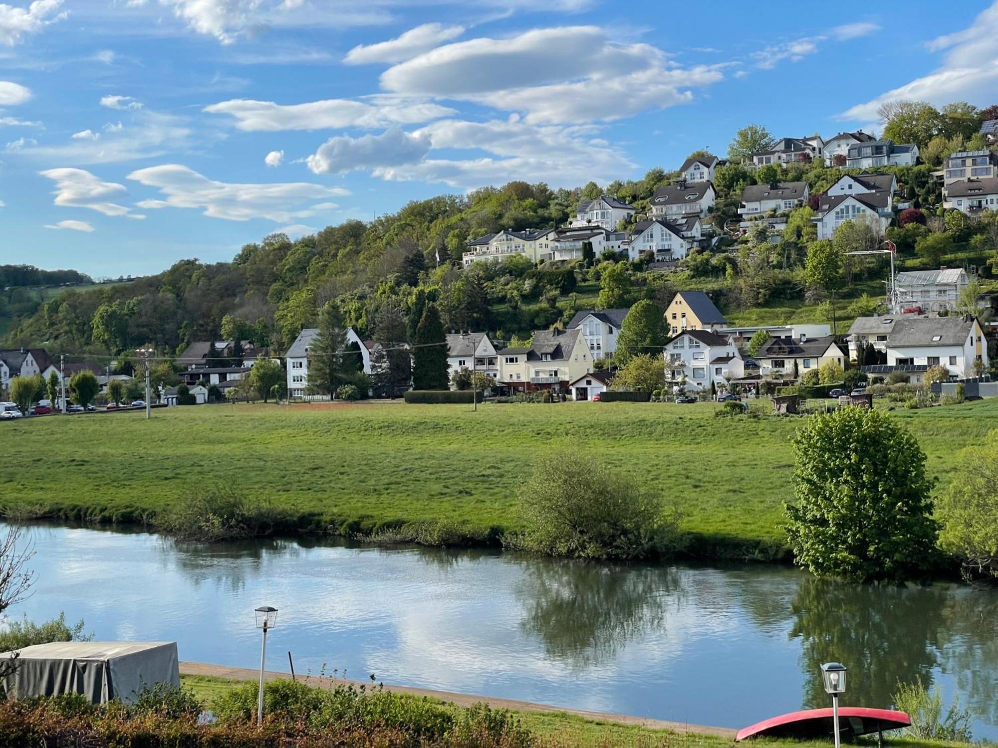 Ferienwohnung Riverside Resort Idyllisch Direkt An Der Lahn ディーツ エクステリア 写真